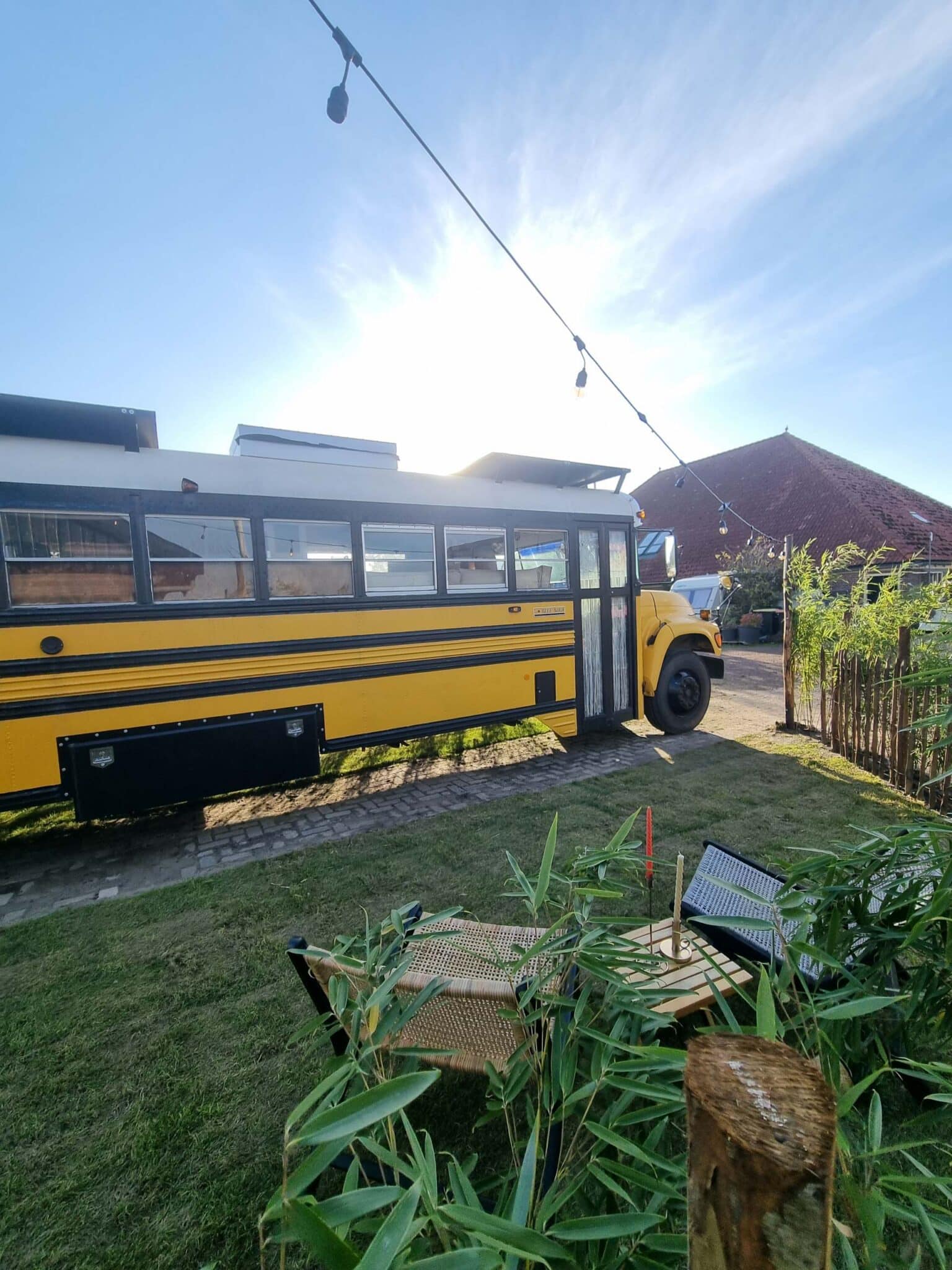schoolbus camping de tulpenweide