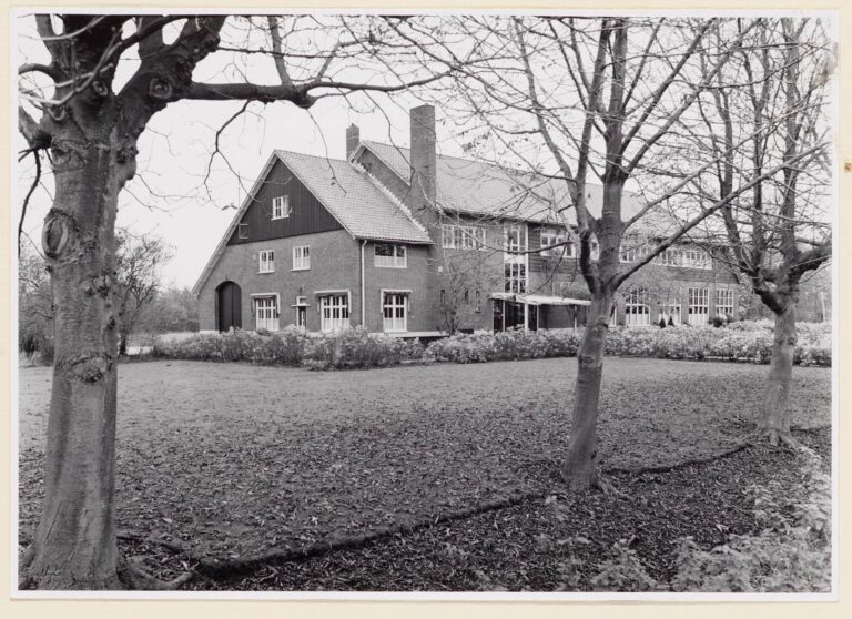 De Oostwaardhoeve (voormalig hoofdgebouw van het Joods werkdorp), datering 1987. Bron: Regionaal Archief Alkmaar