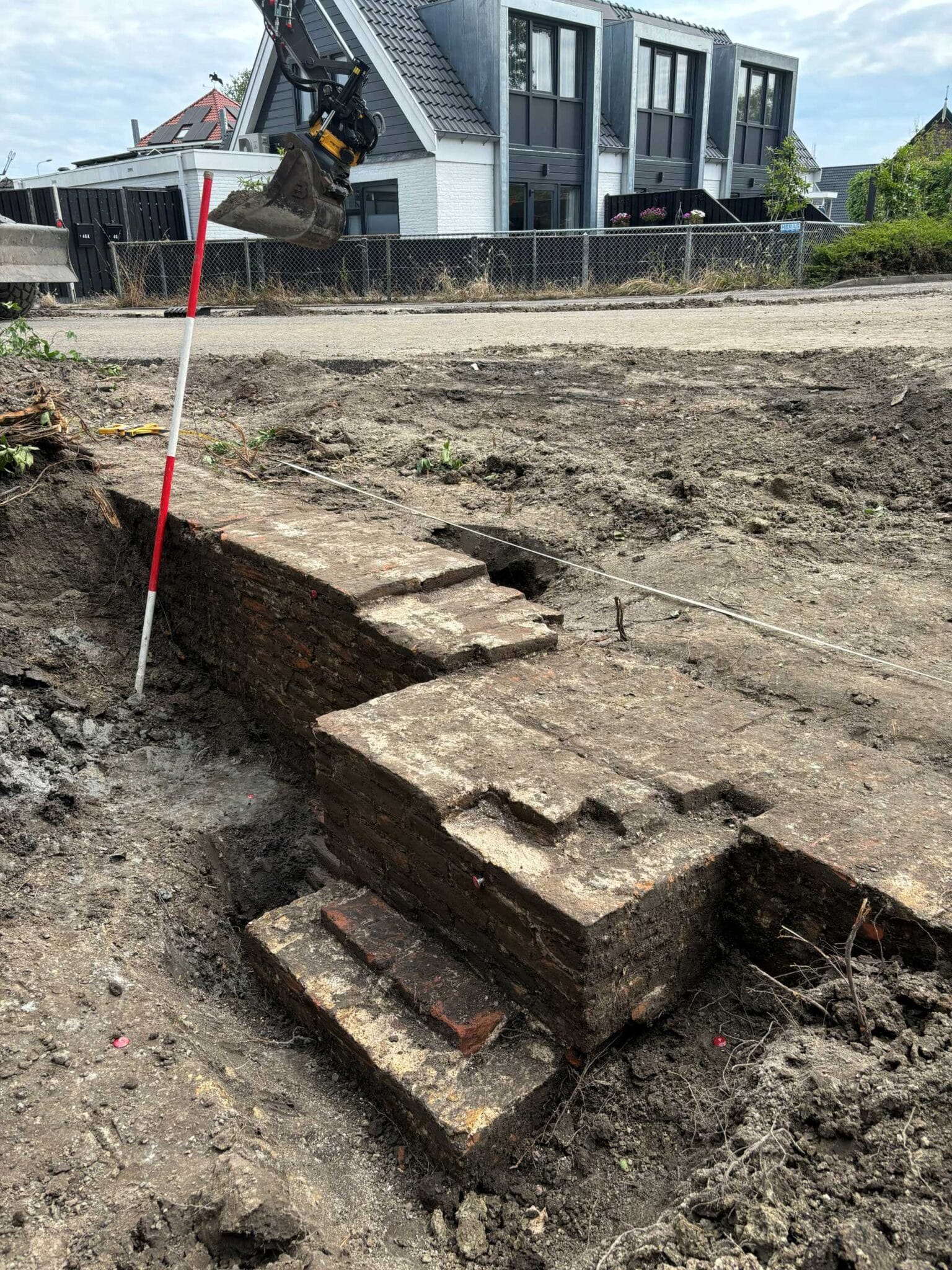 Opgraving van fundering kerkmuur Zandweg Rotonde Zijdewind Koeienkerk 2024 Bron Gemeente Hollands Kroon
