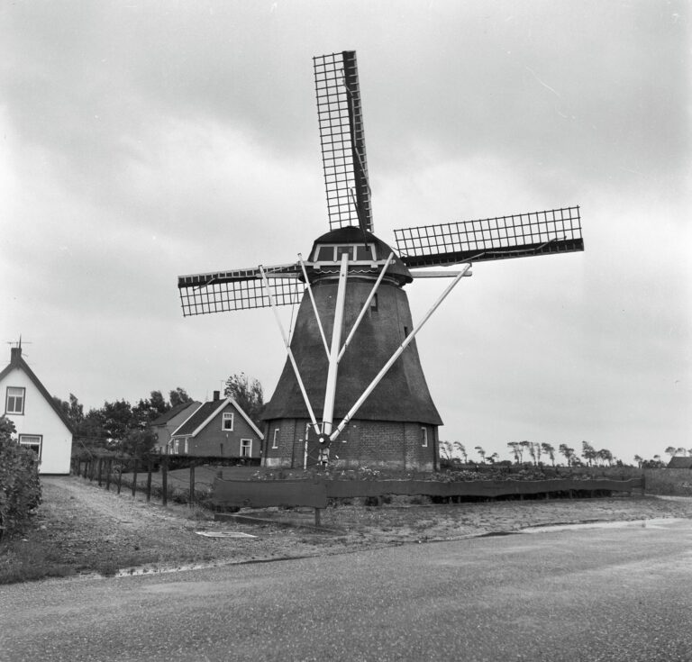 Molen de Onderneming in Hippolytushoef datering 1966. Bron: Rijksdienst voor het Cultureel Erfgoed