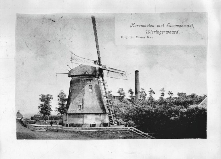 Korenmolen met gemaal Wieringerwaard in 1979. Bron: Rijksdienst voor het Cultureel Erfgoed Fotograaf De Koning, J.P.